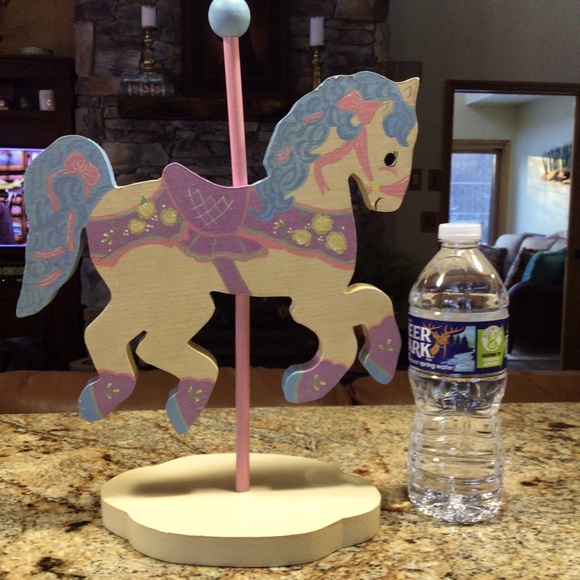 Handmade wooden carousel horse by Jeanie in 1988. - Picture 4 of 6